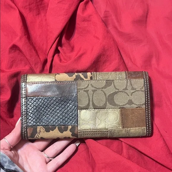 Vintage Coach Wallet - Picture 2 of 3